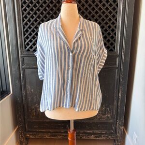 Evereve Blue and White Button Down Shirt with Notched Collar
